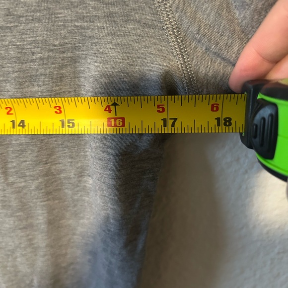 Lululemon Classic Gray Women’s T-Shirt Sz Medium Active Gym Workout Casual - Picture 4 of 7